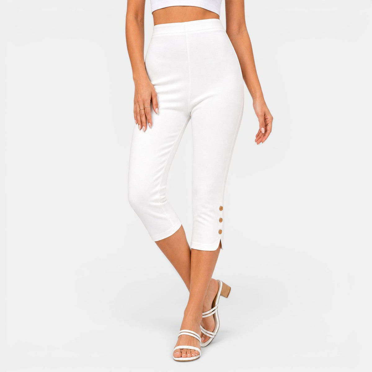 ROCÍO - Elasticated capri pants with buttons in white, image 4